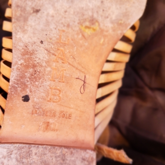 L.A.M.B.beige‎ leather strappy thong sandals - Picture 7 of 9